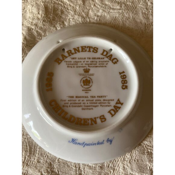Bing & Grøndahl 1985 "The Magical Tea Party" Porcelain Denmark Blue & White Plat - Picture 3 of 12